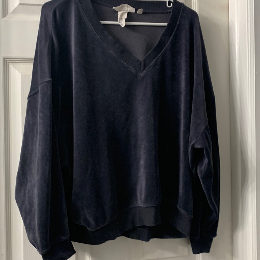 COPY - Women large velour v neck top in very good condition